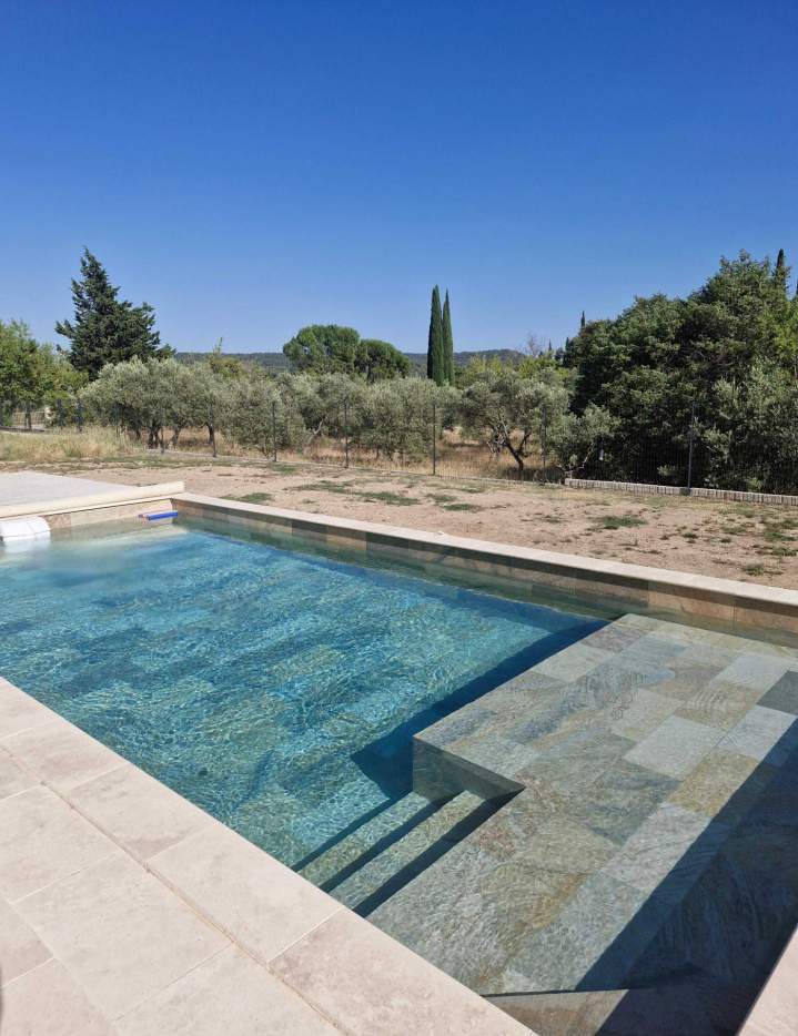 Carrelage piscine Cucuron