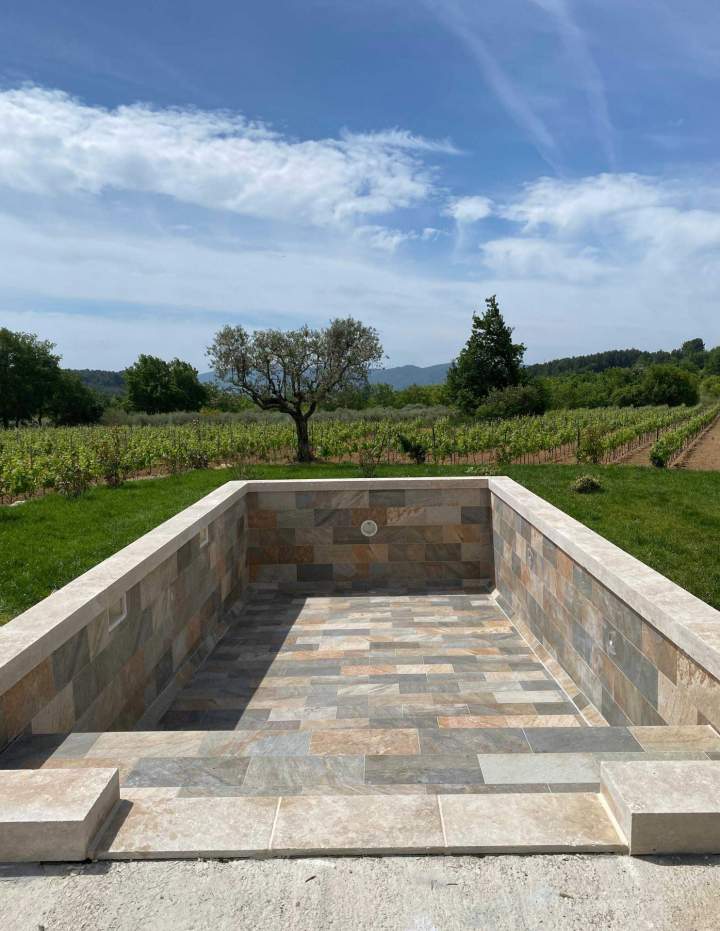 Carrelage piscine Cucuron
